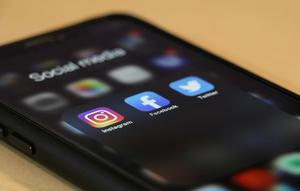 Sosial Media. (Unsplash - dole777)