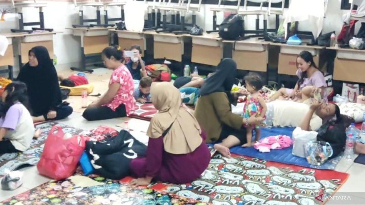 Banjir Kebon Pala: Ratusan Warga Mengungsi Akibat Ketinggian Air Capai Dua Meter Lebih