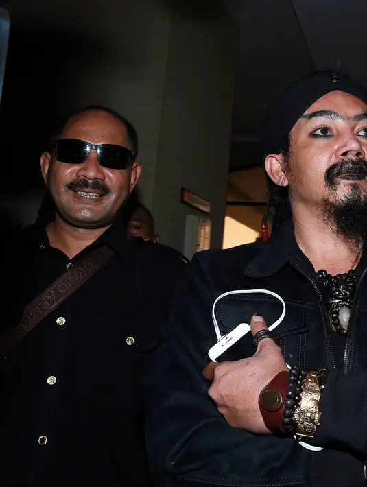 Merasa namanya telah dicemarkan, Limbad melalui kuasa hukumnya, Muhammad Zakir Rasyidin juga melaporkan Husen Ibrahim ke Polda Metro Jaya pada Kamis (1/10/2015) malam. (Deki Prayoga/Bintang.com)