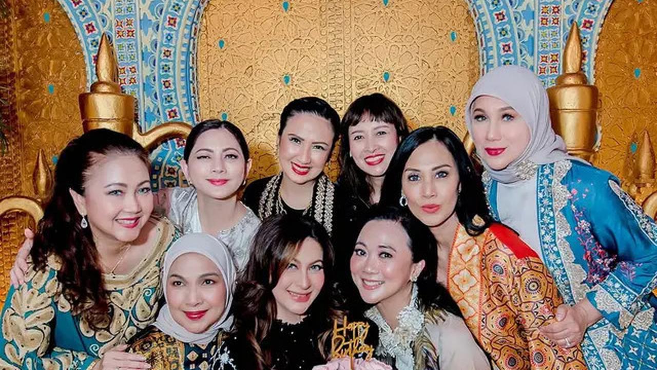 6 Potret Ultah Diana Pungky Bareng Artis Lawas Digelar Intimate, Tak Menua di Usia 51 Tahun