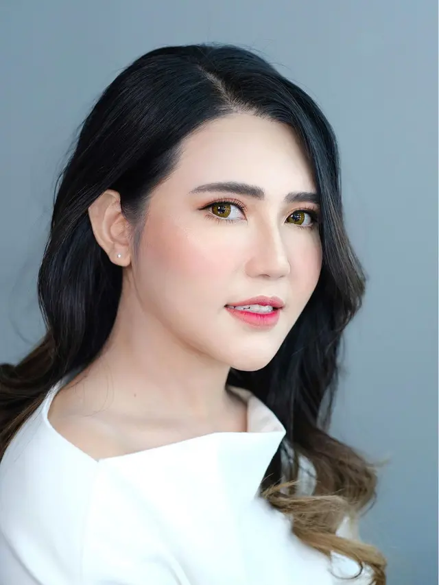 Hasil riasan Ikawati Fitria di wajah Via Vallen. (Foto: Dok. Instagram @ikawatifitria)