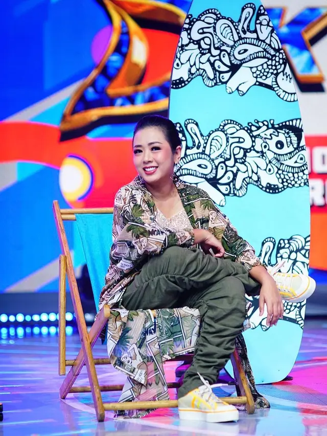 Soimah tampil berbeda dari biasanya saat di foto dengan Rio Motret