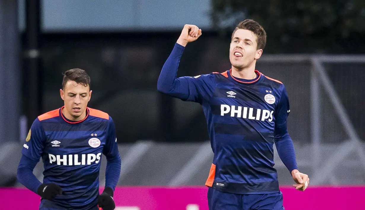 Pemain Belanda, Marco van Ginkel bergabung bersama Chelsea pada 3 Juli 2013, pada musim 2014-2015 Ginkel dipinjamkan ke AC Milan, dan pada musim 2016-2017 dipinjamkan ke PSV Eindhoven. (EPA/Joep Leenen)