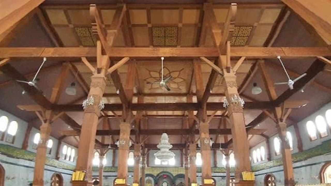 Secara keseluruhan, masjid ini memiliki daya tampung hingga sebelas ribu jemaah.
