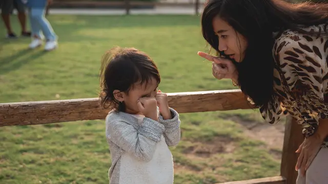 keluarga desember helicopter parenting