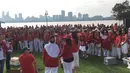 Suasana aksi dukungan untuk Ahok di Sir James Mitchell Park, South Perth, Australia (13/5). Dalam aksi tersebut, beberapa kegiatan  dilakukan. Termasuk menyanyikan lagu nasional bersama-sama.  (Foto Monique Arianto Diaspora Indonesia)