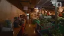 Suasana Pasar Senen di Jakarta, Kamis (22/10/2020). Pedagang mengeluhkan sepinya pembeli karena terdampak pandemi COVID-19 serta ramainya demo Omnibus Law UU Cipta Kerja beberapa minggu ini. (merdeka.com/Imam Buhori)