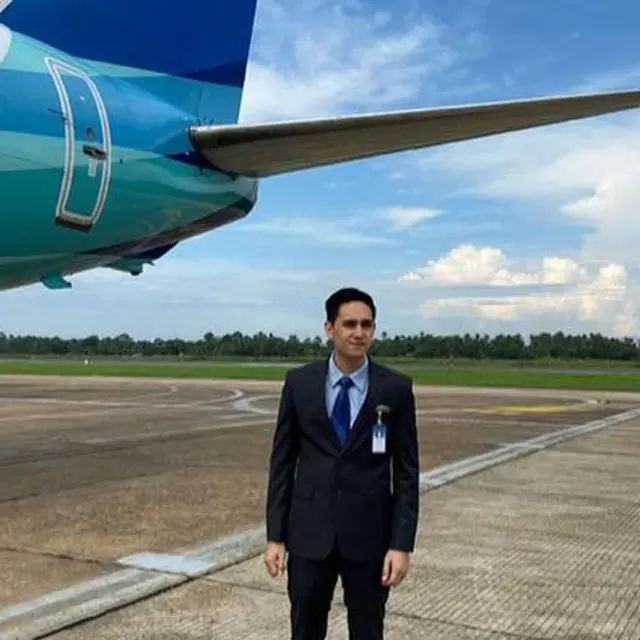 7 Potret Lawas Kevin Lukas Pemeran Rizal di 17+ Saat Jadi Pramugara