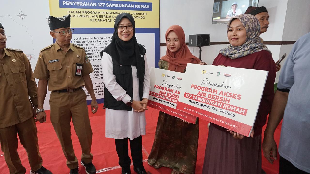 Ngantor di Desa, Ipuk Salurkan Bantuan Infrastruktur Air Bersih Gratis untuk Ratusan Warga