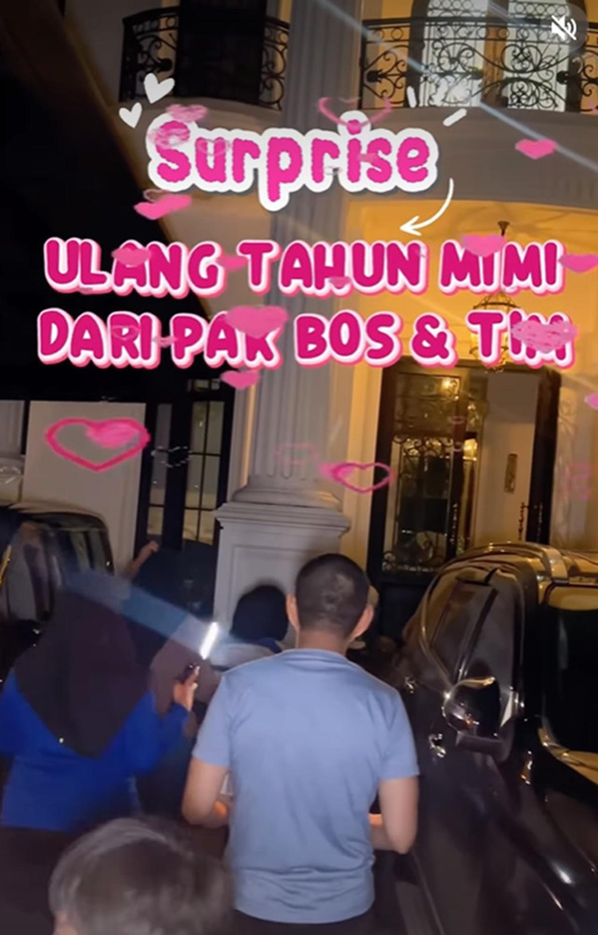 5 Potret Ruang Tamu Rumah Bella Shofie, Mewah dengan Desain Klasik Modern