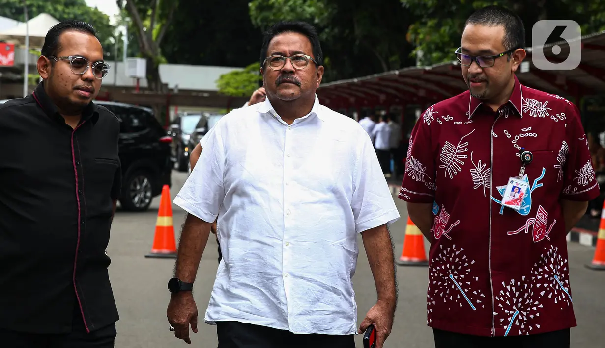 Pada hari ini, Minggu (16/2/2025), sejumlah kepala daerah hadir di antaranya Gubernur dan Wakil Gubernur Jakarta terpilih Pramono Anung-Rano Karno, serta Gubernur dan Wakil Gubernur Khofifah Indar Parawansa-Emil Elistianto Dardak. (Liputan6.com/Angga Yuniar)