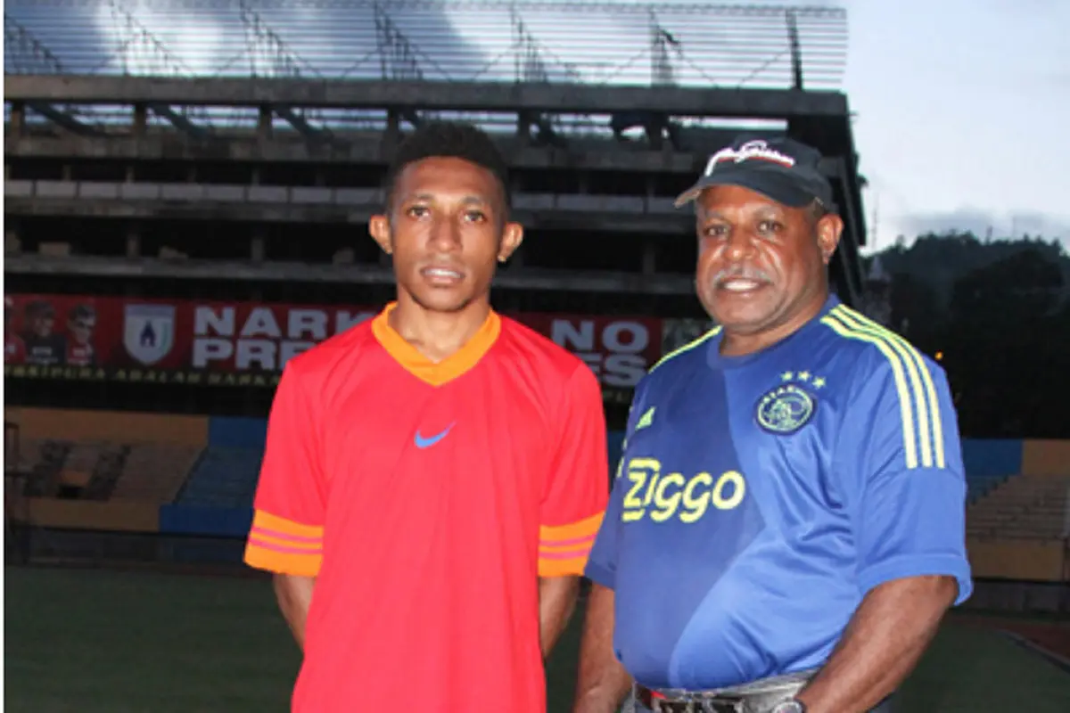 Revalino Utrech Collin Manibor 