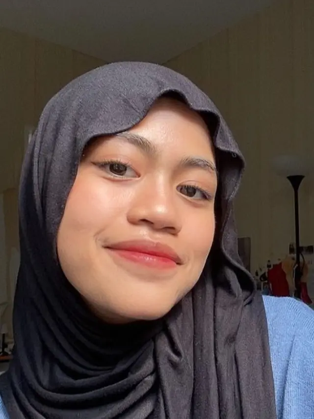 Potret Ayla Azuhro (Sumber: Instagram/ayla.aazz)