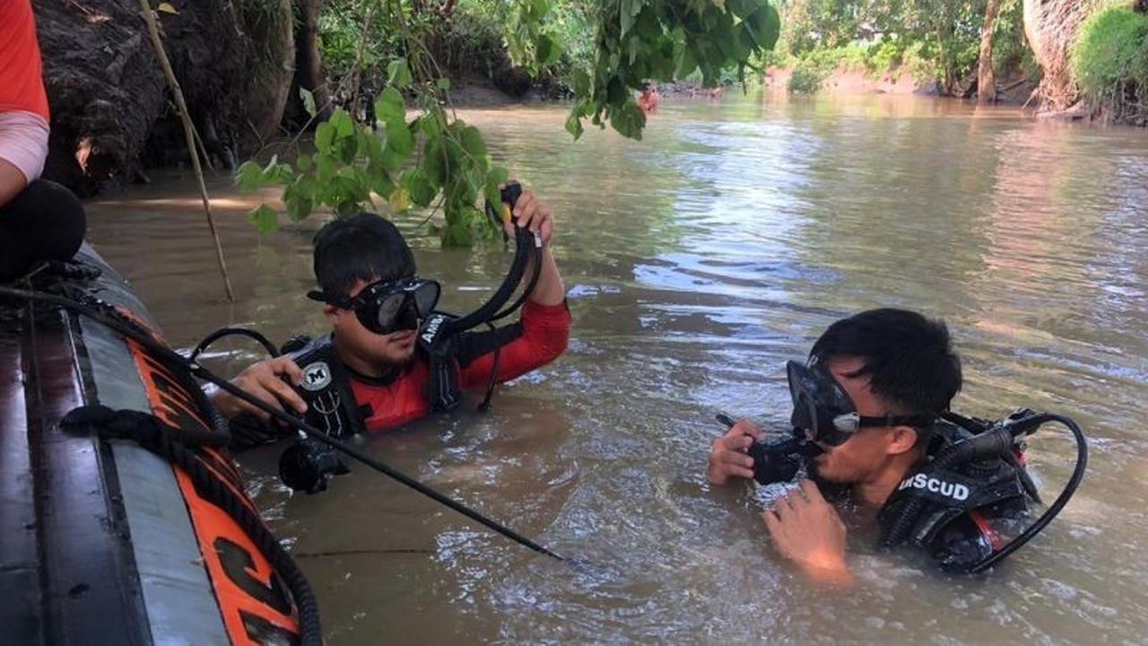 Basarnas Terjunkan Penyelam, Pencarian Anak Hilang di Sungai Way Pisang Terus Berlanjut