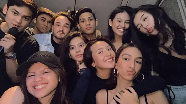 Syuting Serial Antares Berakhir, Ini 6 Momen Kebersamaan Para Pemain di Balik Layar