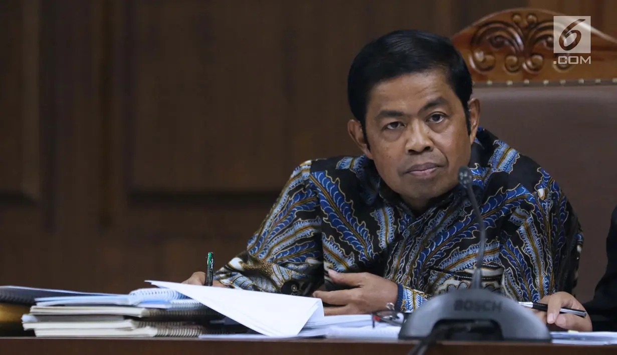 Terdakwa dugaan penerimaan suap terkait kerja sama pembangunan PLTU Riau-1, Idrus Marham saat menjalani sidang lanjutan di Pengadilan Tipikor, Jakarta, Selasa (29/1). Sidang mendengar kesaksian Eni Maulani Saragih. (Liputan6com/Helmi Fithriansyah)