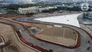 Foto udara progres pembangunan Jakarta International E-Prix Circuit (JIEC) di kawasan Taman Impian Jaya Ancol, Jumat (25/3/2022). Sirkuit dengan lintasan sepanjang 2.400 meter itu pembangunnya telah mencapai 87,9 persen dan ditargetkan rampung pada awal April 2022. (Liputan6.com/Herman Zakharia)