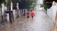 [VIDEO] Kali Cipinang Meluap, Kampung Makassar Banjir 60 Cm