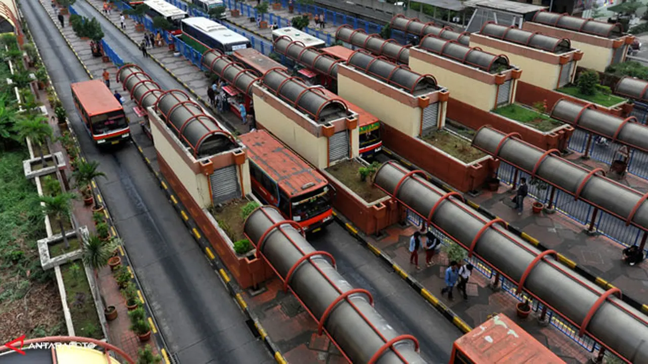 terminal-bus130624c.jpg