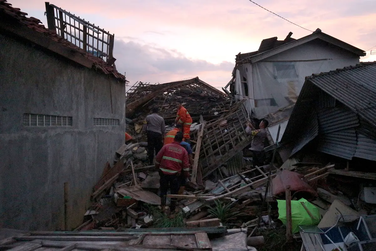 Longsor Akibat Gempa Tutup Jalan Utama Cipanas - Cianjur