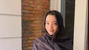 Kali ini ukuran kain kerudung lebih lebar, Megan Domani sengaja memilih kerudung bermotif. Tak heran jika penampilan Megan Domani saat mengenakan kain kerudung ini bikin pangling netizen yang melihatnya. (Liputan6.com/IG/megandomani1410).
