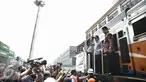 Menko Kemaritiman Rizal Ramli saat  menguji coba KA Logistik dari Stasiun Pasoso menuju Pelabuhan Tanjung Priok, Jakarta, Kamis (18/2). Pengoperasian KA Logistik dimaksudkan untuk mengurangi sepertiga kemacetan pelabuhan. (Liputan6.com/Faizal Fanani)