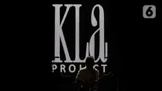 Grup musik Kla Project saat tampil dalam konser 36 tahun Kla Project di Istora Gelora Bung Karno, Senayan, Jakarta, Jumat (25/10/2024). (Liputan6.com/Herman Zakharia)