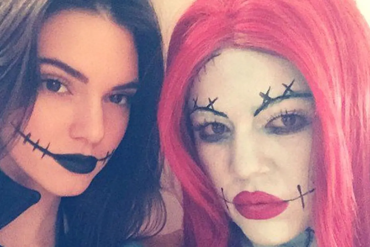 Kendall Jenner dan Khloe Kardashian senang bisa tampil menakutkan