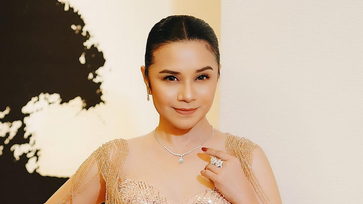 Rahasia Awet Muda Ruth Sahanaya, Wajahnya Tetap Bersinar di Usia Setengah Abad