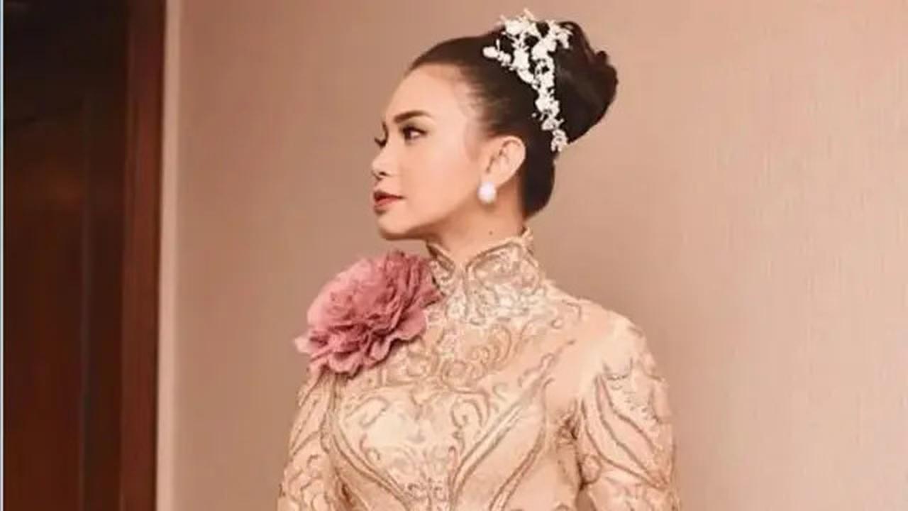Foto-Foto Kebaya ala Rossa, Anggun Bawakan Budaya Indonesia
