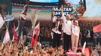 Ganjar Pranowo, Siti Atikoh dan Alam Ganjar satu panggung dalam Hajatan Rakyat di Stadion Pakansari, Cibinong, Kabupaten Bogor, Jawa Barat, Jumat (9/2) (Istimewa)