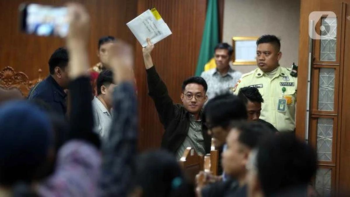 Delpedro Bacakan Pledoi, Awali dengan Duka Cita Wafatnya Pemimpin Tertinggi Iran Khamenei