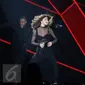 Penyanyi Selena Gomez tengah beraksi di hadapan ribuan Selenator dalam konser Revival Tour di Indonesia Convention Exhibition (ICE) BSD City, Tangerang, Sabtu (23/7). (Liputan6.com/Herman Zakharia)