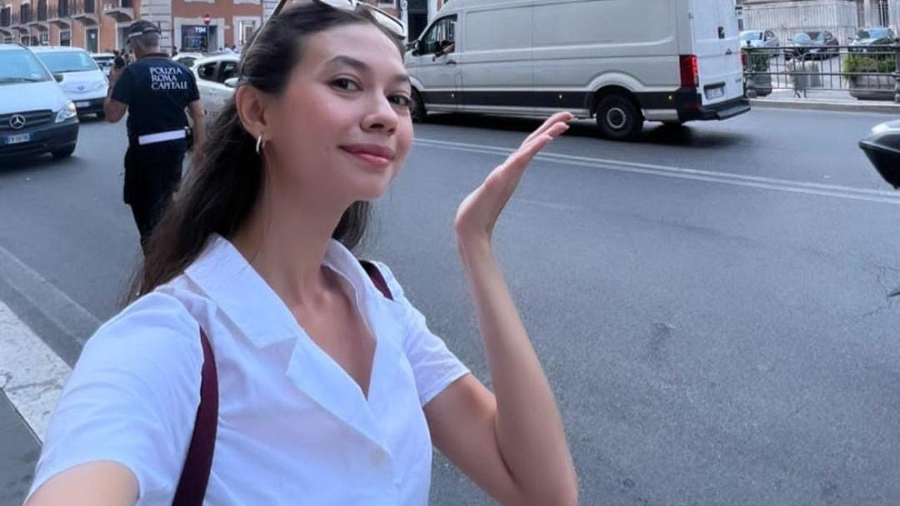 Artis Yuki Kato menjalani pemeriksaan sebagai saksi terkait kasus promosi situs judi online pada Sabtu (23/9). Pemeriksaan berlangsung di Bareskrim Polri pada Sabtu (23/9).