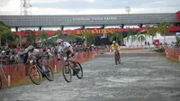 Pembalap asal Selandia Baru, Lochland Brown menjadi yang tercepat di UCI MTB Eliminator World Cup 2024 yang digelar di Sirkuit SG 1973, Palangka Raya.