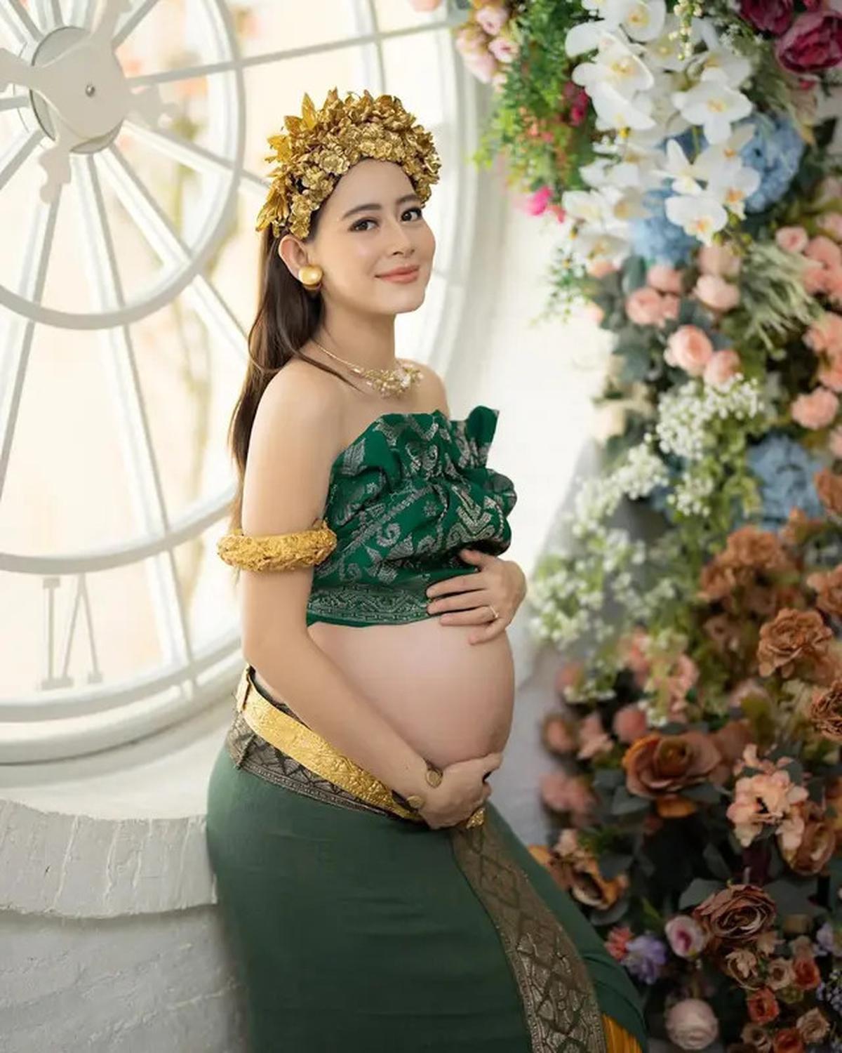 Potret 6 Artis Berdarah Bali Pamer Baby Bump, Mahalini Semakin Pancarkan Pesona