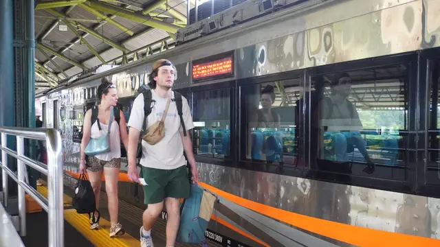 Potret Wisatawan Asing di Stasiun