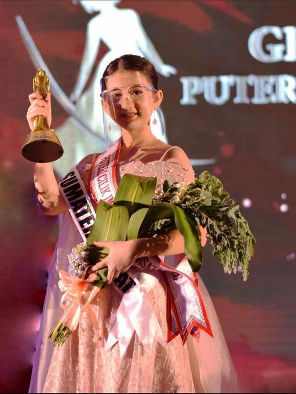Kellysa Emmanuelle, gadis Minangkabau yang berhasil raih runner up Puteri Cilik Indonesia 2020. (Liputan6.com/ Novia Harlina)