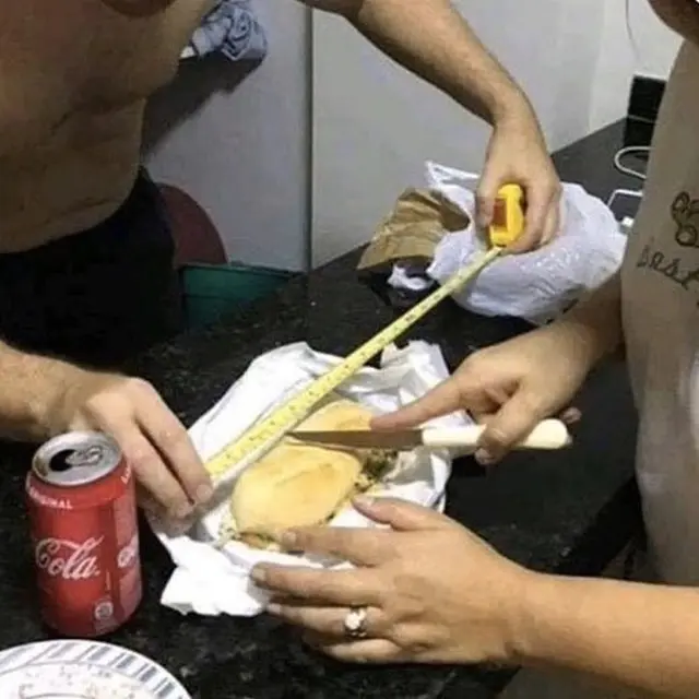 6 Cara Nyeleneh Berbagi Makanan Biar Adil dan Sama Rata Ini Kocak Banget