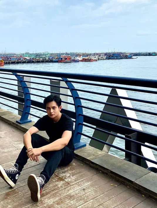 Beberapa waktu lalu, pria bernama lengkap Randy Martin Pitono ini sempat jadi sorotan. Hal ini lantaran kabar dari kandasnya jalinan cinta Randy bersama dengan Casandra Lee. (Liputan6.com/IG/randymartinnn)