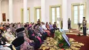 Presiden Jokowi memberi sambutan saat silaturahmi dengan para peserta Musyawarah Besar Pemuka Agama untuk Kerukunan Bangsa di Istana Kepresidenan Bogor, Jawa Barat, Sabtu (10/2). Jokowi menyampaikan apresiasinya. (Liputan6.com/Pool/Biro Setpres)
