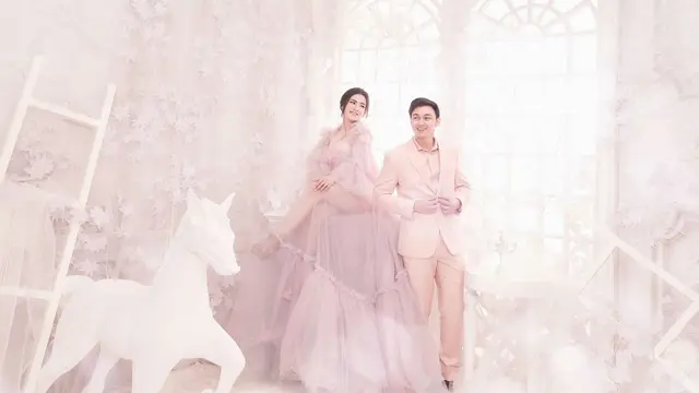 6 Potret Prewedding Caesar Hito dan Felicya, Bertema ‘Awesome Love in a Fairy World’