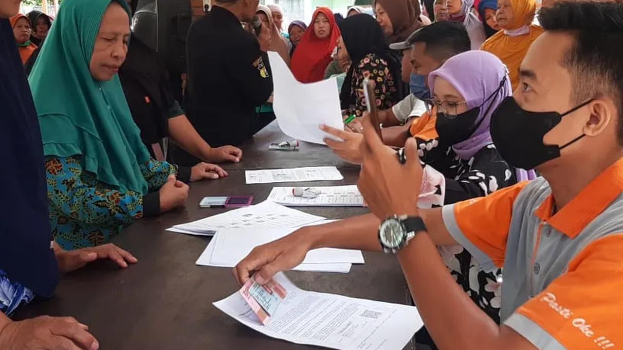 "Kemensos diharapkan bisa mengeksekusi BLT untuk 18,8 juta KPM yang sudah ada daftarnya," tutup Ani sapaan akrab Menkeu.