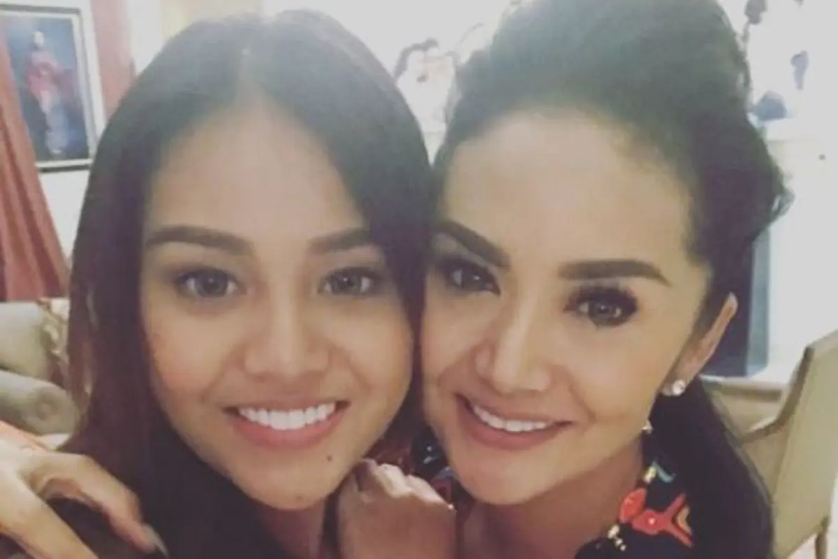 [Bintang] Krisdayanti dan Aurel Hermansyah