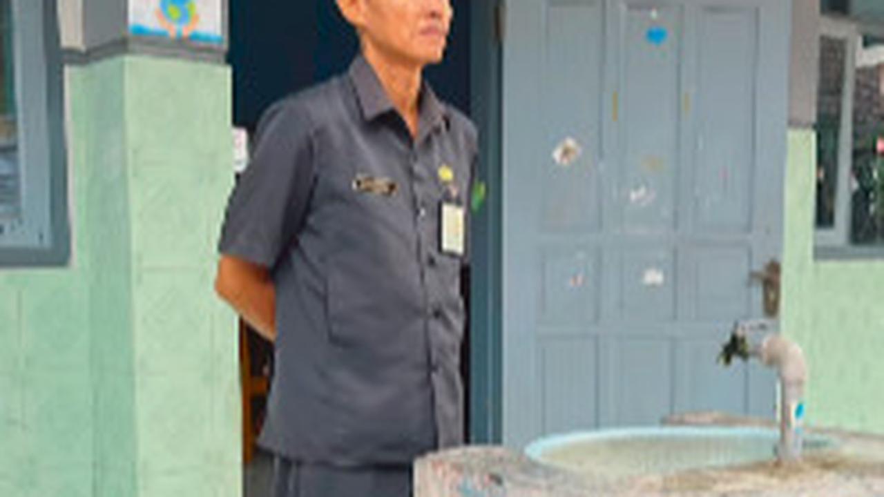 Sosok Kepala Sekolah ini Jadi Sorotan