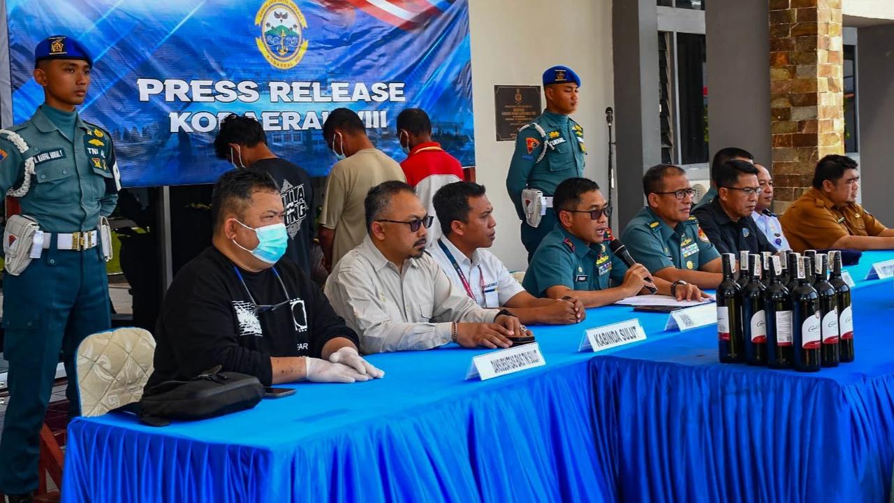 FOTO: Penyelundupan Sianida dan Miras Ilegal Senilai Setengah Miliar Lebih Digagalkan di Perairan Manado