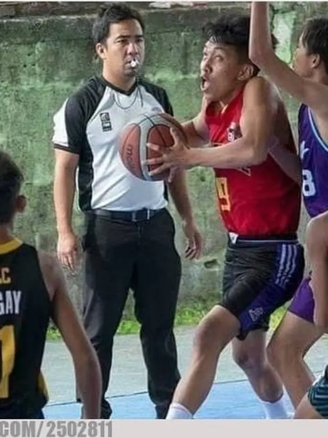 7 Potret Nyeleneh Waktu Pertandingan Olahraga Ini Bikin Geleng Kepala