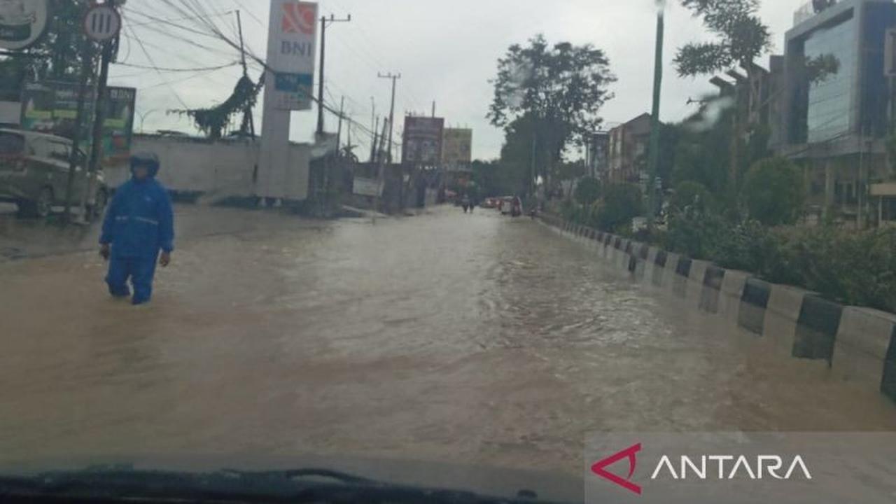 Waspada! BMKG Cuaca Ekstrem: Hujan Petir, Panas Maksimum, dan Banjir Rob Ancam Sejumlah Wilayah Minggu Ini
