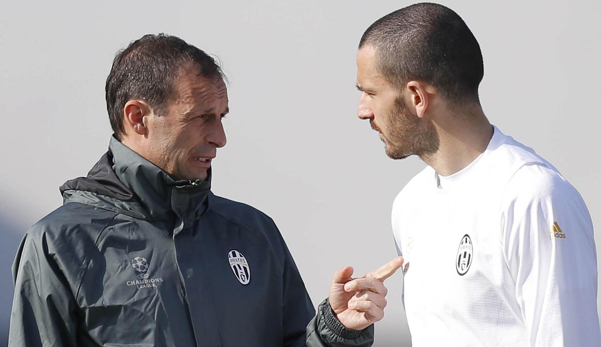5. Leonardo Bonucci (Juventus) - Pemain Timnas Italia ini beberapa kali bersitegang dengan Massimiliano Allegri. Merasa tidak cocok dengan sang pelatih akhirnya bek 30 tahun ini memutuskan hengkang ke AC Milan. (AFP/Marco Bertorello)