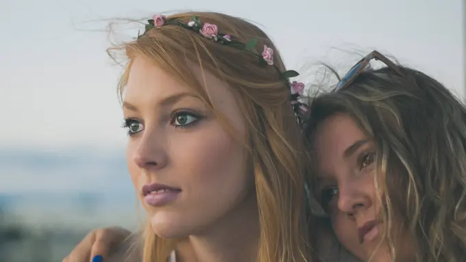 [Bintang] 7 Pasangan Zodiak yang Bakal Serasi Banget Kalau Jadi Sahabat